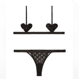 Never been worn even though the tags were taken off. Cleaning out the closet .